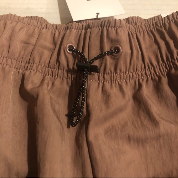 Nike Womens Size XS Woven High Rise Cargo Shorts Platinum Loose Fit Smokey Mauve - Picture 3 of 12